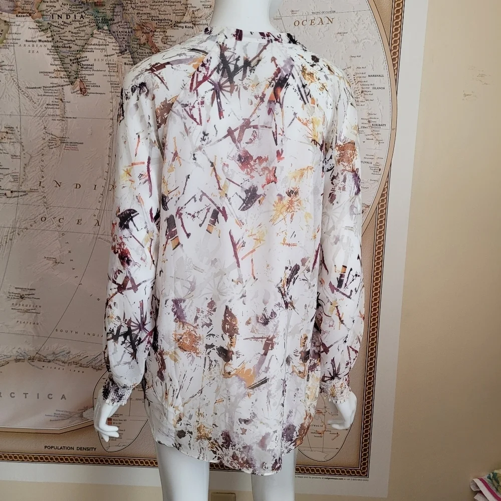 Cabi Goddess Blouse Ivory V-neck multi color long sleeve cuff abstract artsy S - Picture 10 of 10